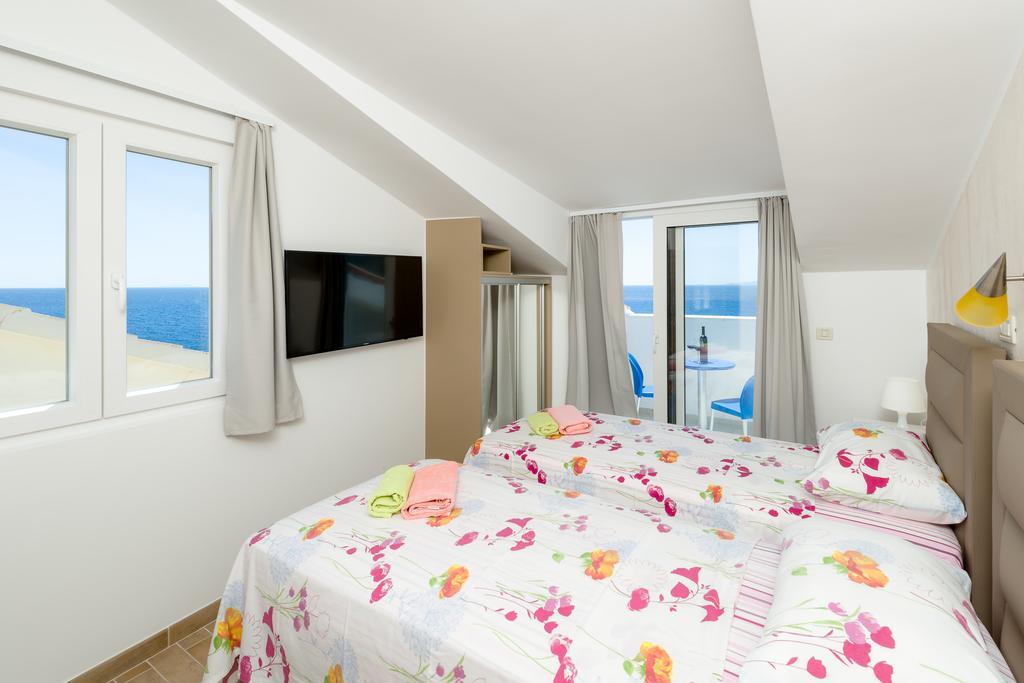 Superb Beachfront Luxury Seaview With Private Beach Apartman