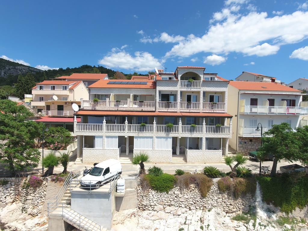 Superb Beachfront Luxury Seaview With Private Beach Apartman Milna (Hvar)