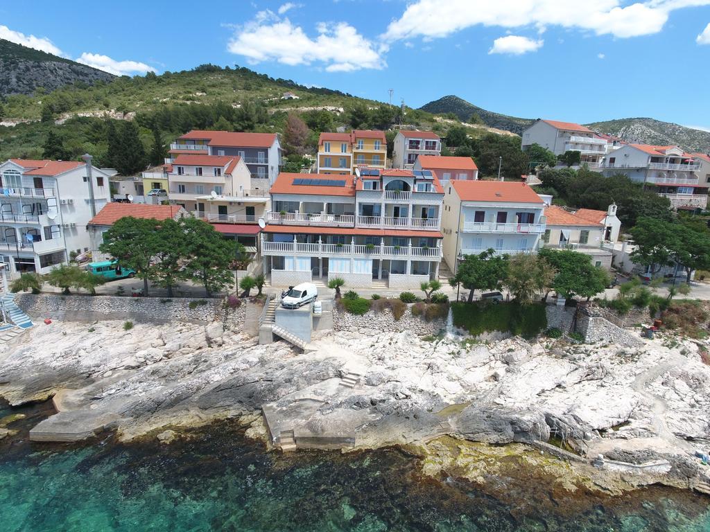 Apartman Superb Beachfront Luxury Seaview With Private Beach *